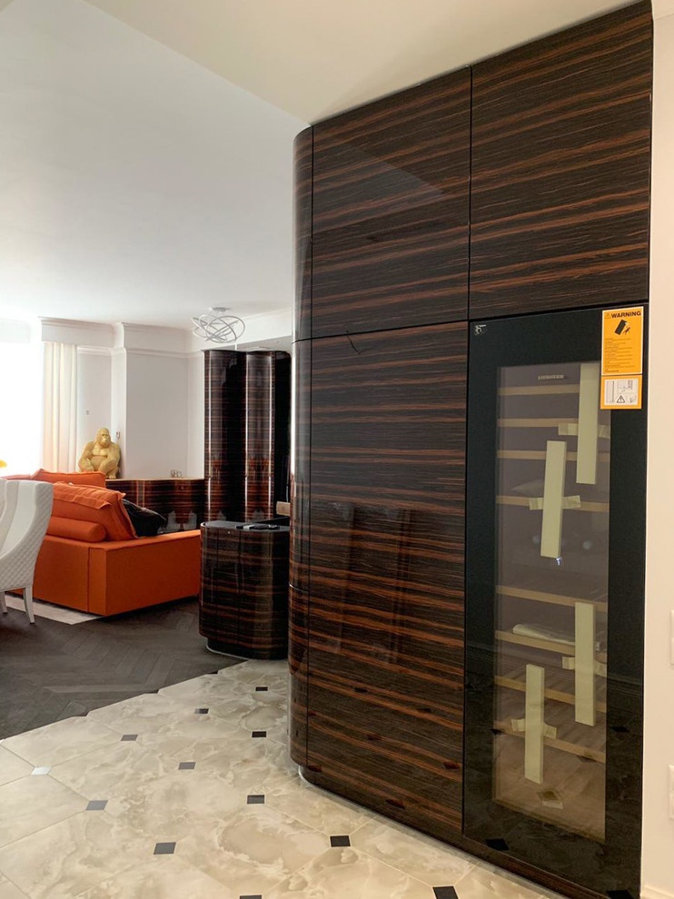 Кухня с переходом в ТВ-зону в шпоне