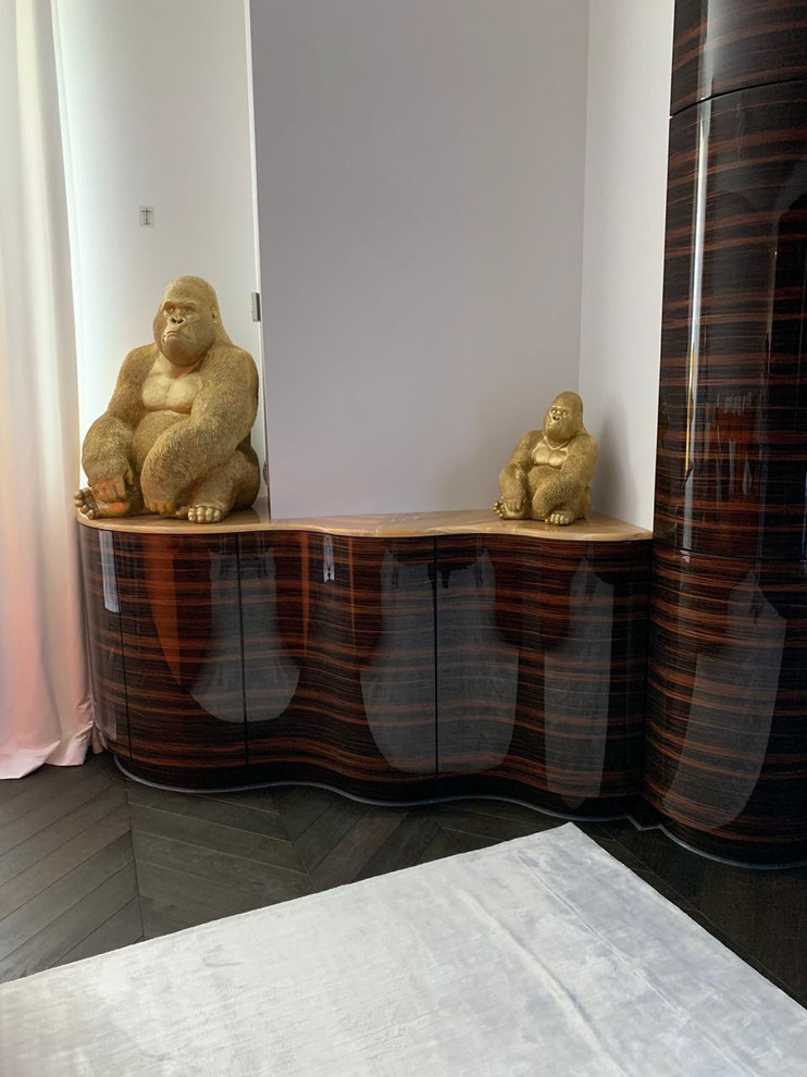 Кухня с переходом в ТВ-зону в шпоне