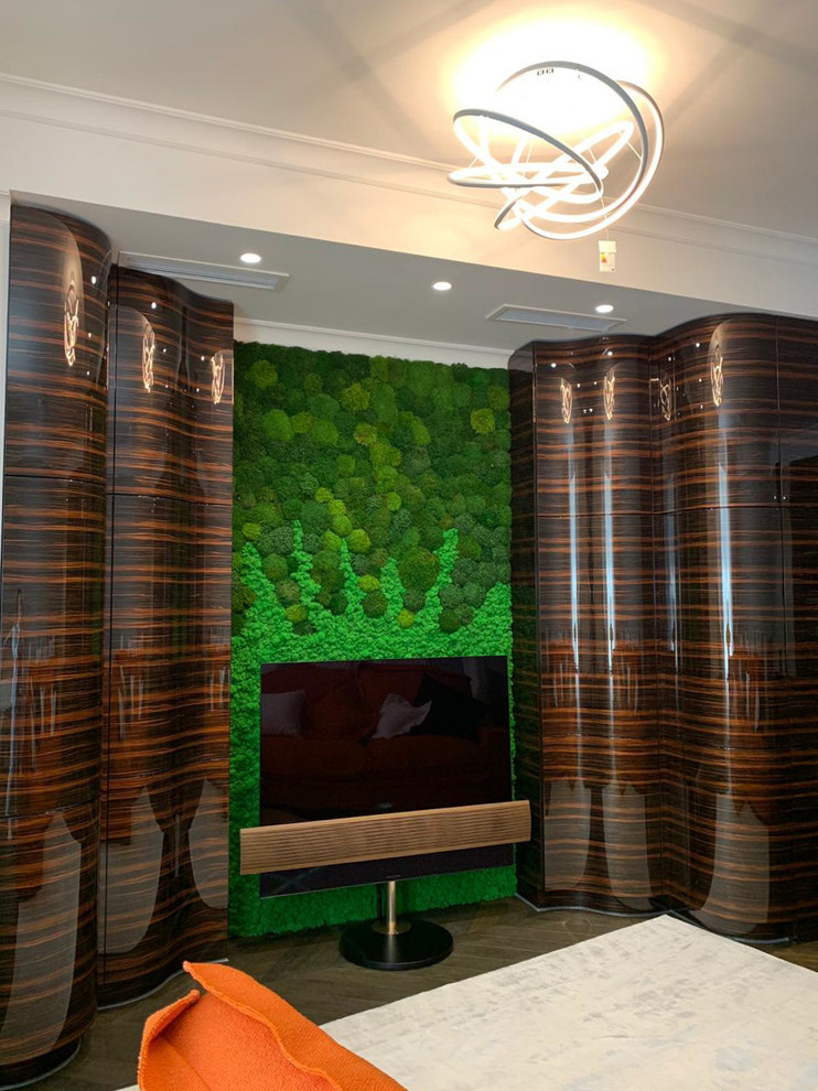 Кухня с переходом в ТВ-зону в шпоне