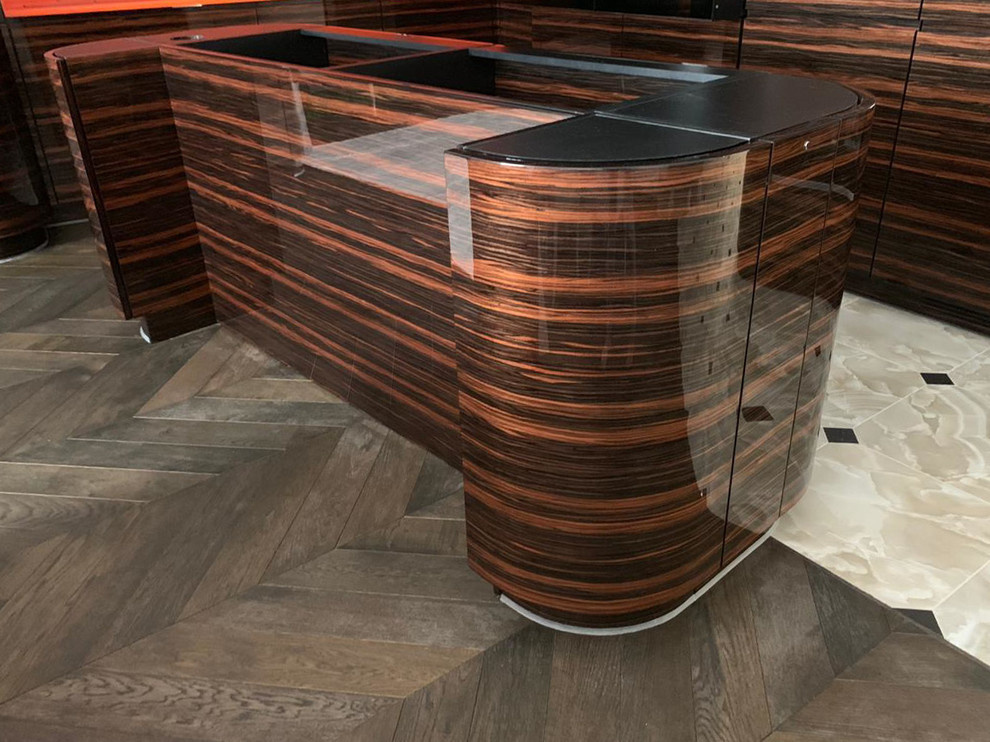 Кухня с переходом в ТВ-зону в шпоне