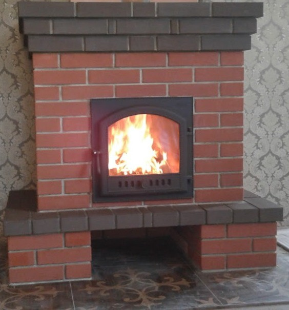 Камин с дверцей