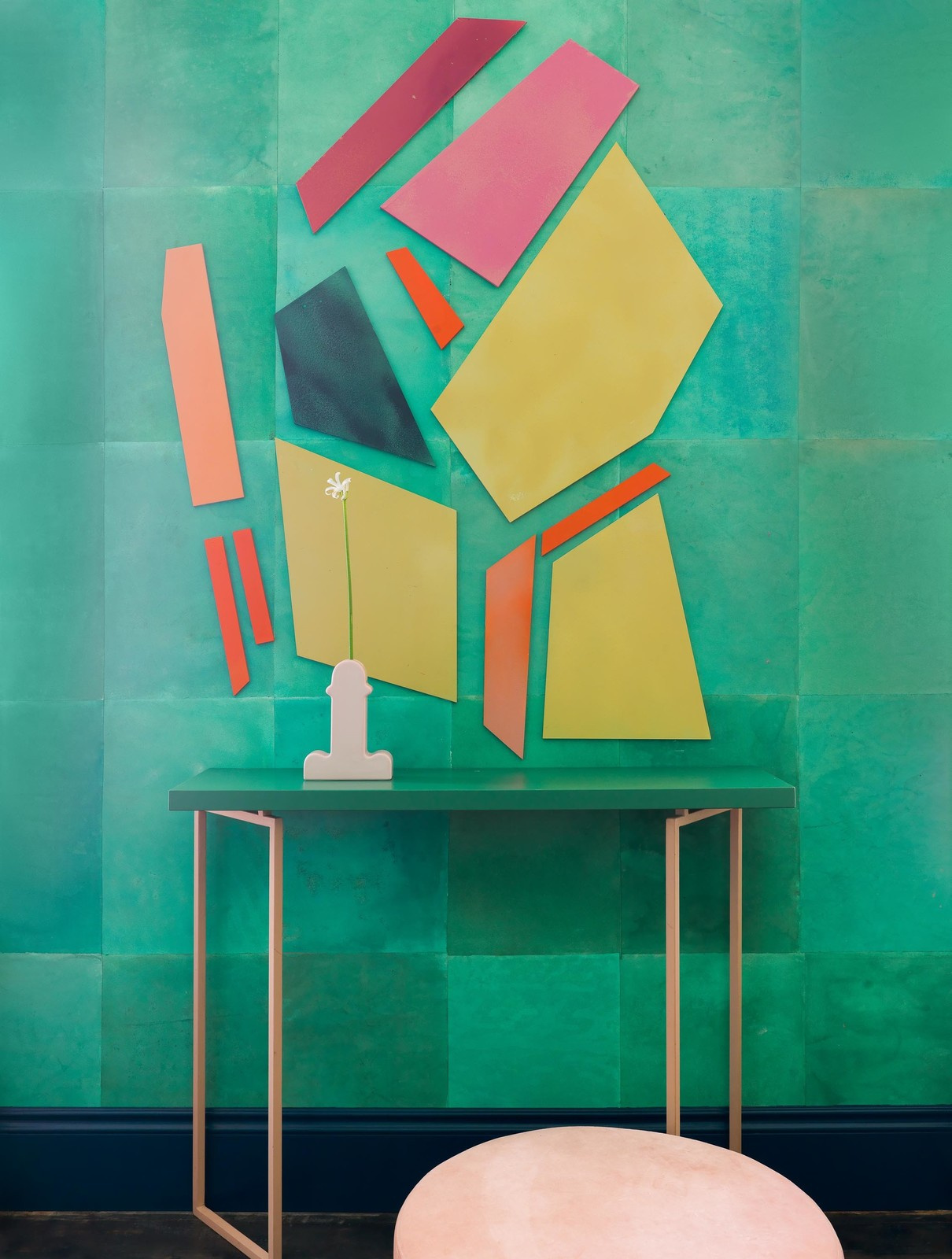 Bright apartment with a very bold design