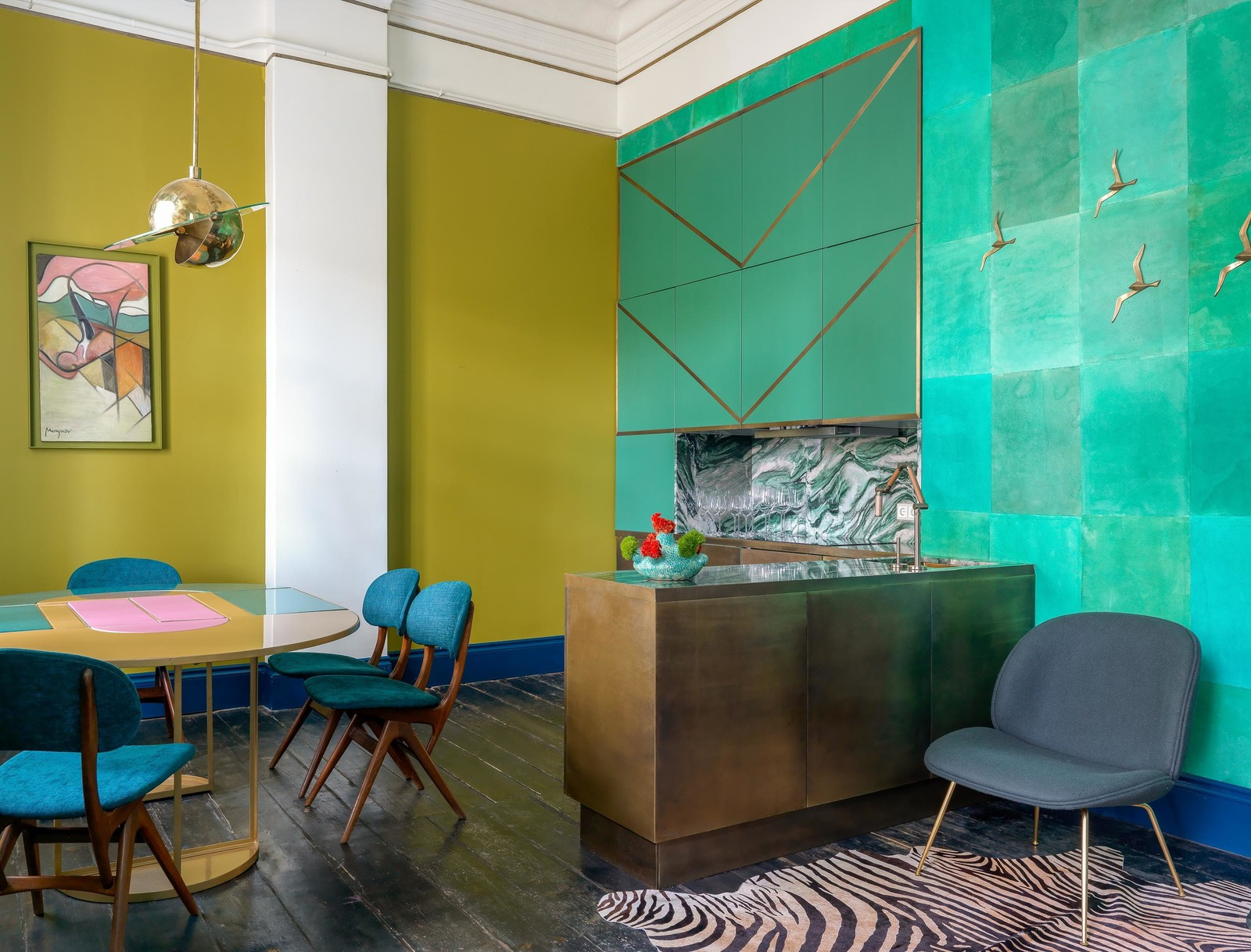 Bright apartment with a very bold design