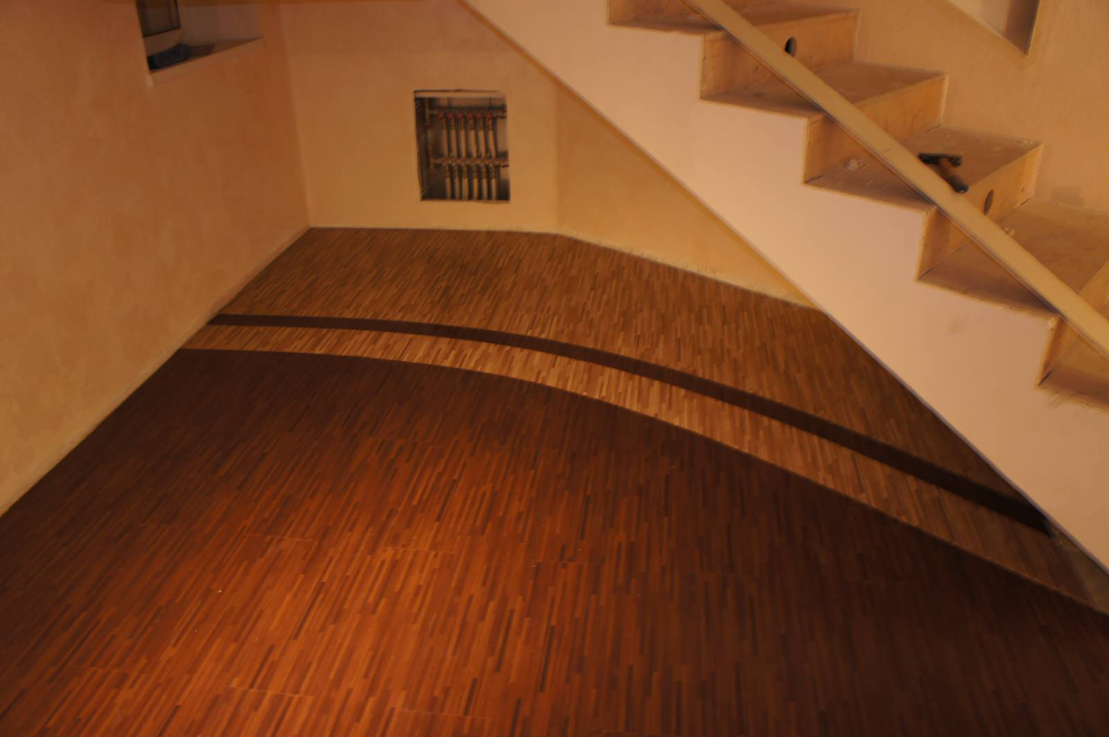 индивидуальный дизайн пола в коттедже