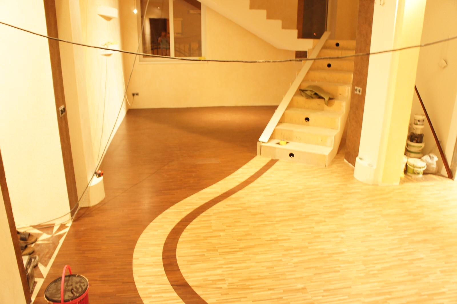 индивидуальный дизайн пола в коттедже