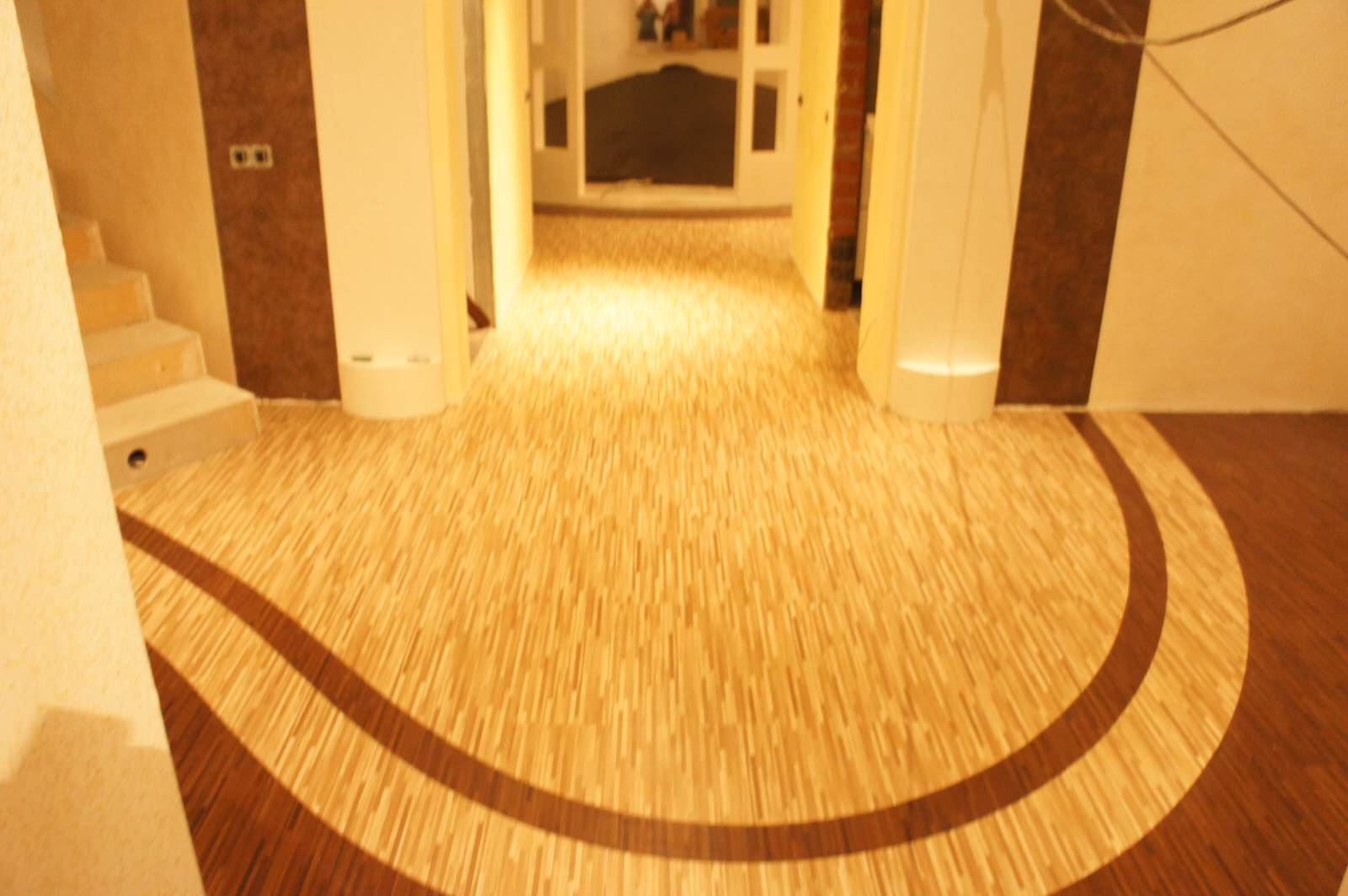 индивидуальный дизайн пола в коттедже