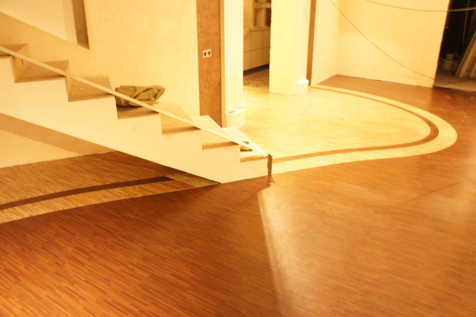 индивидуальный дизайн пола в коттедже