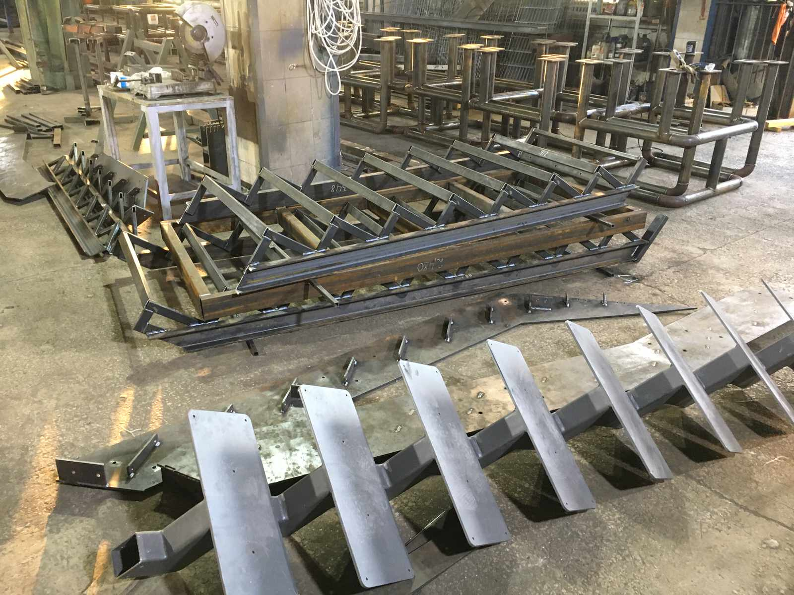 Металлокаркас и рабочие моменты