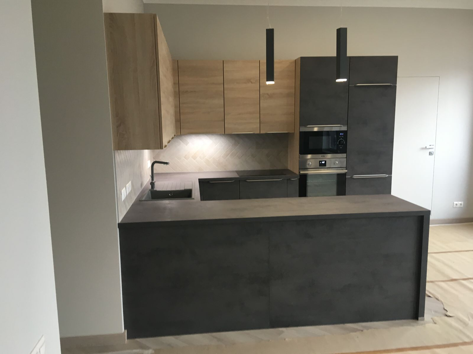 Серый бетон/дуб Сан Ремо