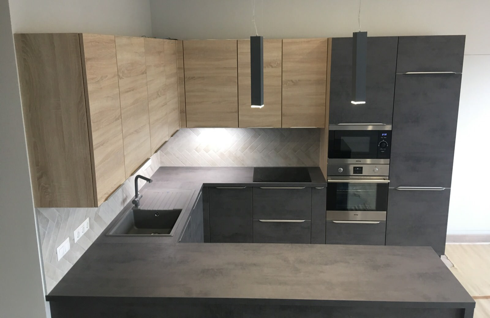 Серый бетон/дуб Сан Ремо