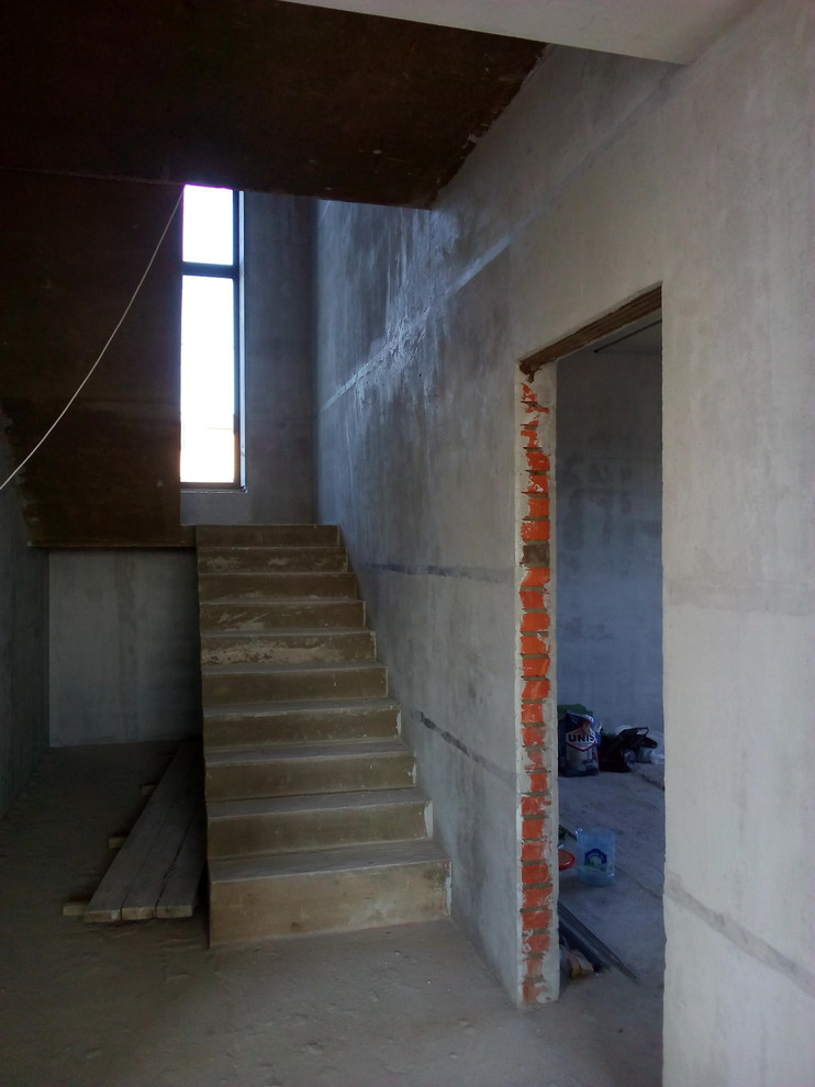 Штукатурка стен по горизонтальным,гипсовым маякам в Коттедже