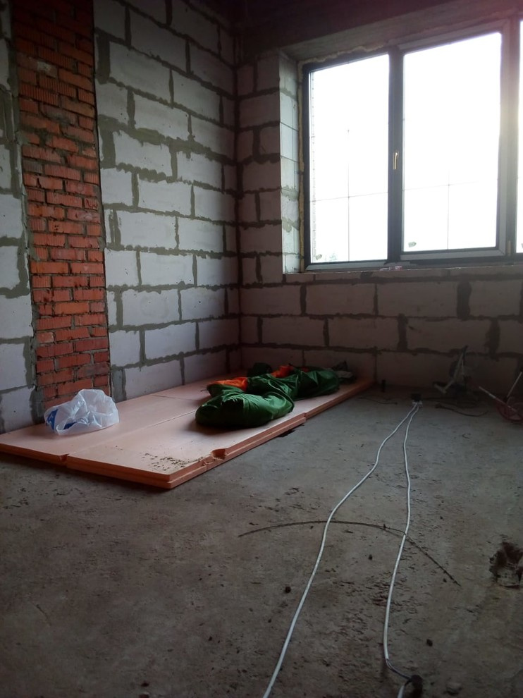 Штукатурка стен по горизонтальным,гипсовым маякам в Коттедже