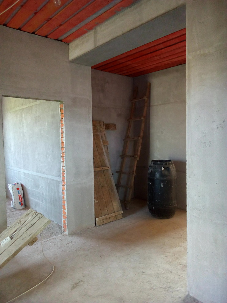 Штукатурка стен по горизонтальным,гипсовым маякам в Коттедже