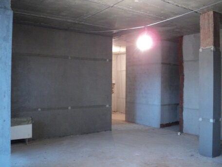 Штукатурка стен по горизонтальным,гипсовым маякам ЖК Отрада