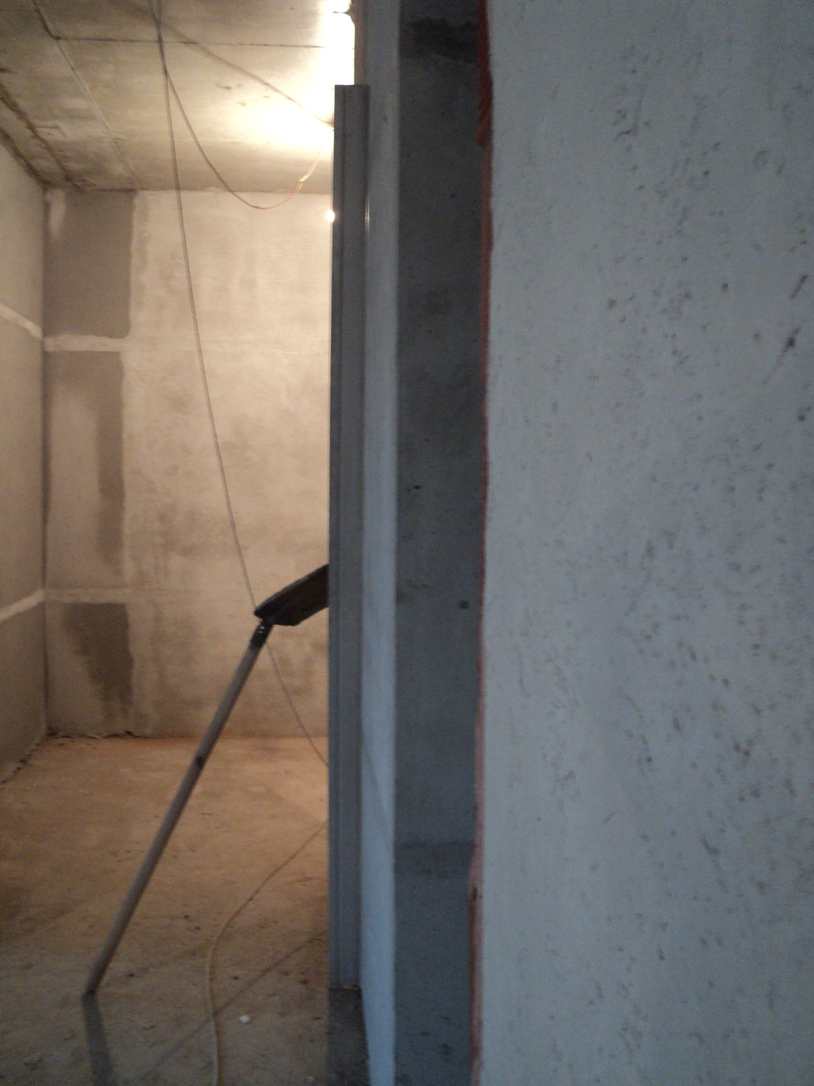 Штукатурка стен по горизонтальным,гипсовым маякам ЖК Отрада