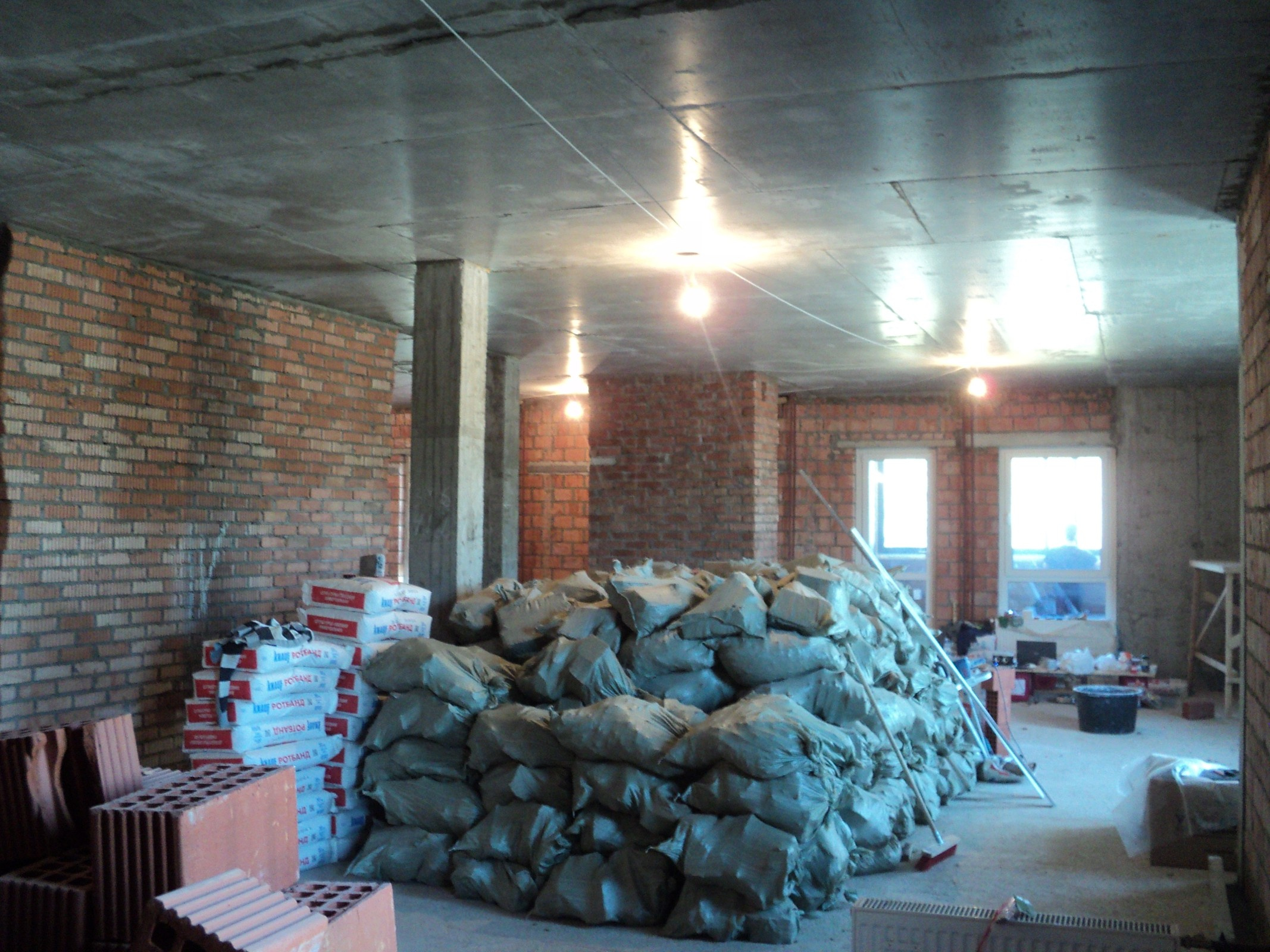 Штукатурка стен по горизонтальным,гипсовым маякам ЖК Отрада