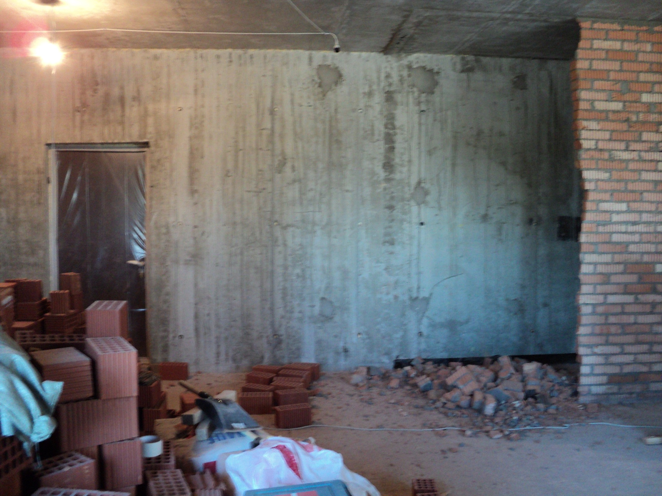 Штукатурка стен по горизонтальным,гипсовым маякам ЖК Отрада