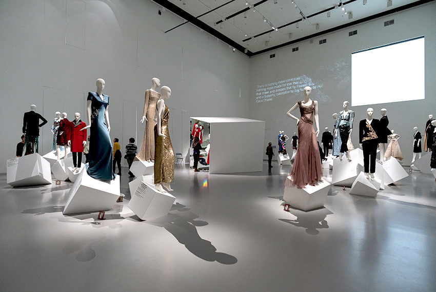 Эрмитаж. Выставка «Тонкие Материи. Мода 1988-2018»