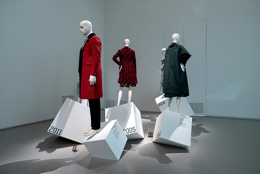 Эрмитаж. Выставка «Тонкие Материи. Мода 1988-2018»