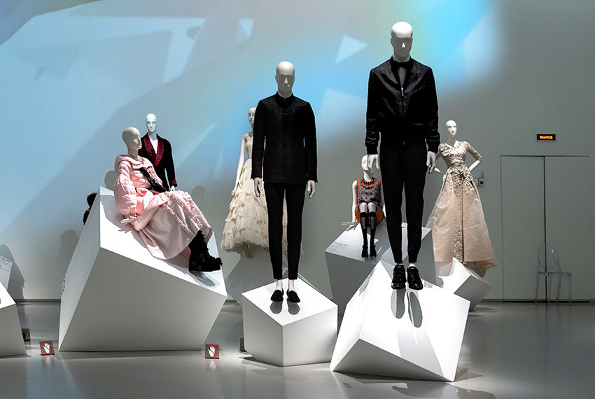 Эрмитаж. Выставка «Тонкие Материи. Мода 1988-2018»