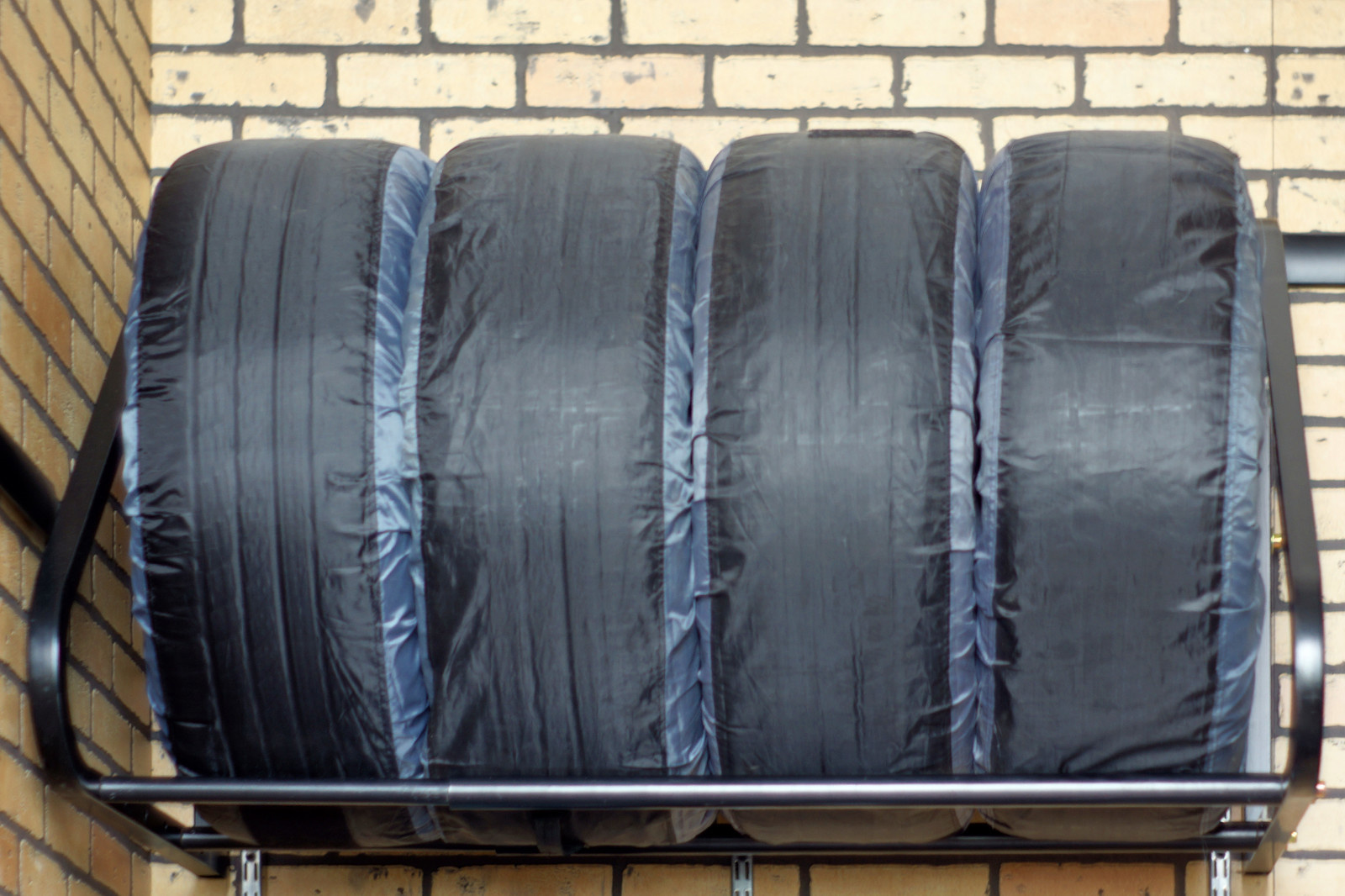 Как нам обустроить гараж