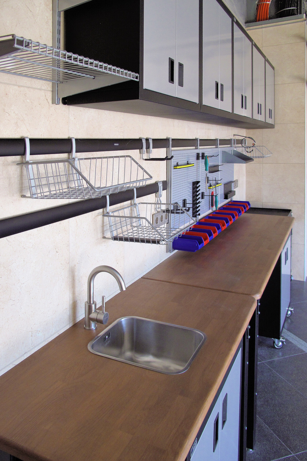 Как нам обустроить гараж