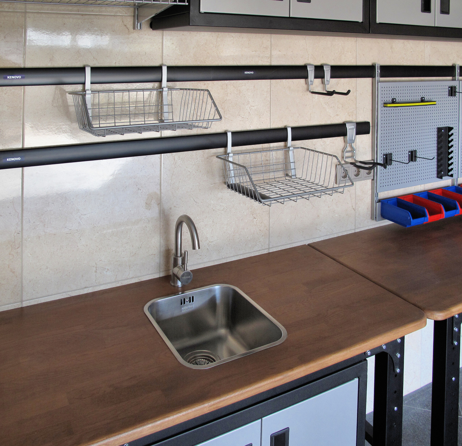 Как нам обустроить гараж