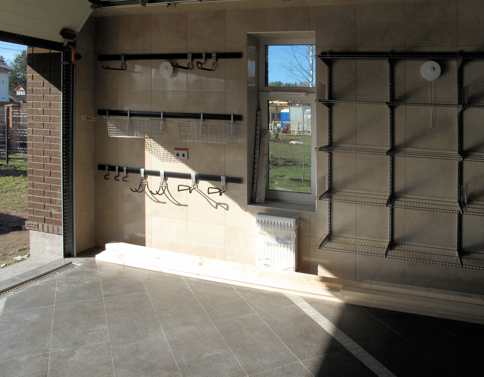 Как нам обустроить гараж