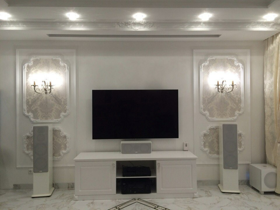 Домашний кинотеатр в классическом стиле