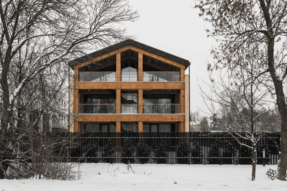 Деревянный офис.