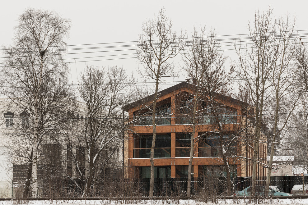 Деревянный офис.