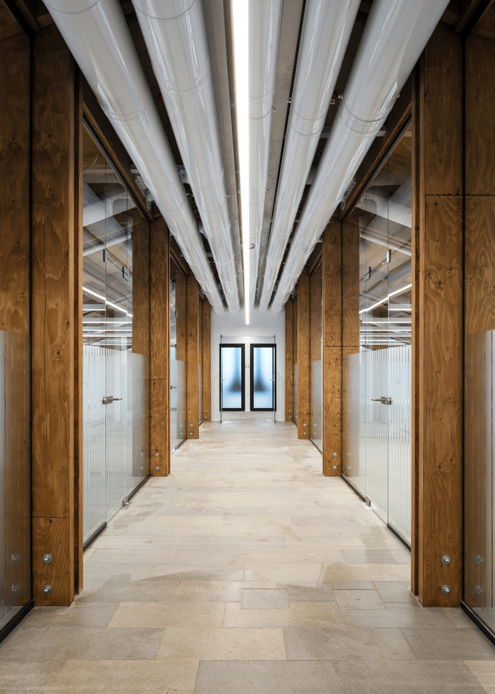 Деревянный офис.