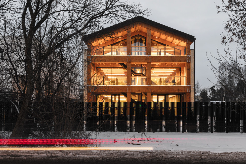 Деревянный офис.