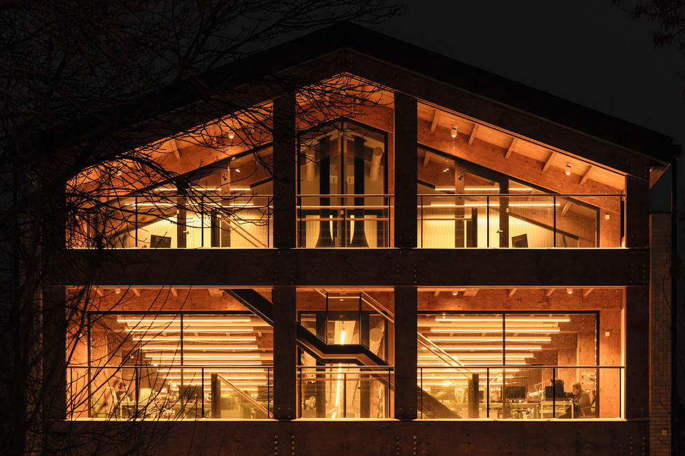 Деревянный офис.