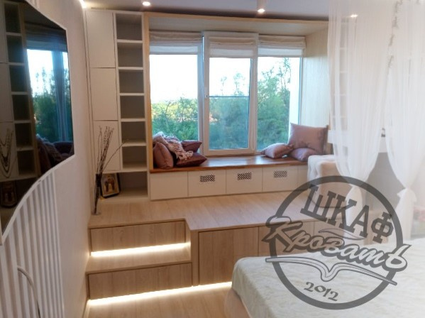 Подиум с порталом