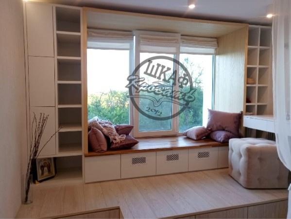 Подиум с порталом