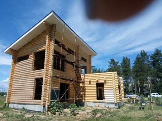 Häuser aus Naturholz