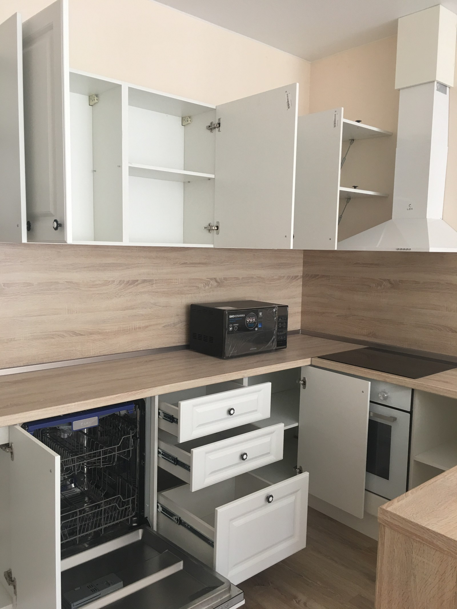 СПОКОЙНЫЙ ИНТЕРЬЕР ОДНОСПАЛЬНЫХ АППАРТАМЕНТОВ