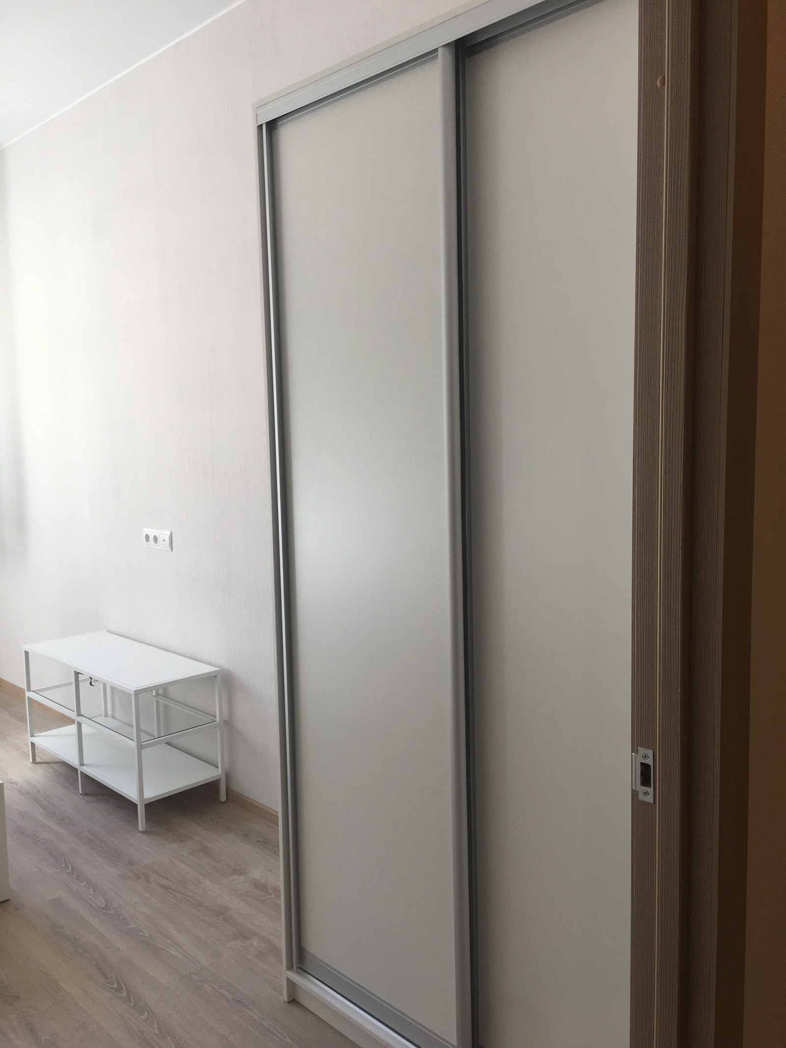 СПОКОЙНЫЙ ИНТЕРЬЕР ОДНОСПАЛЬНЫХ АППАРТАМЕНТОВ