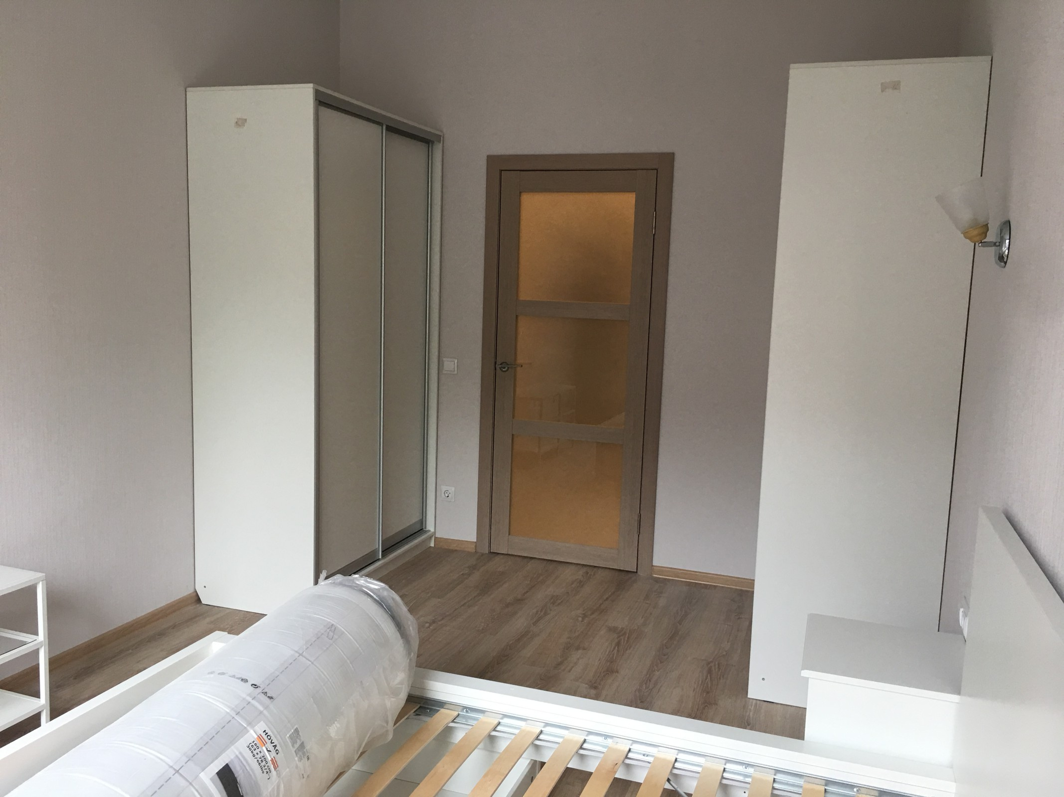 СПОКОЙНЫЙ ИНТЕРЬЕР ОДНОСПАЛЬНЫХ АППАРТАМЕНТОВ