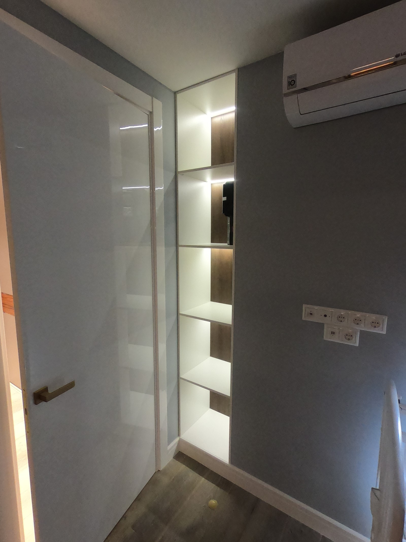 Мебель и стеновые панели в квартиру