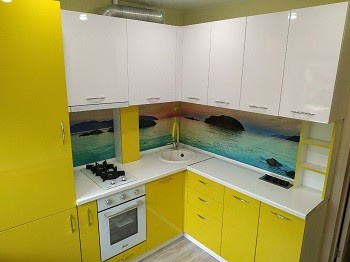 Желтая кухня