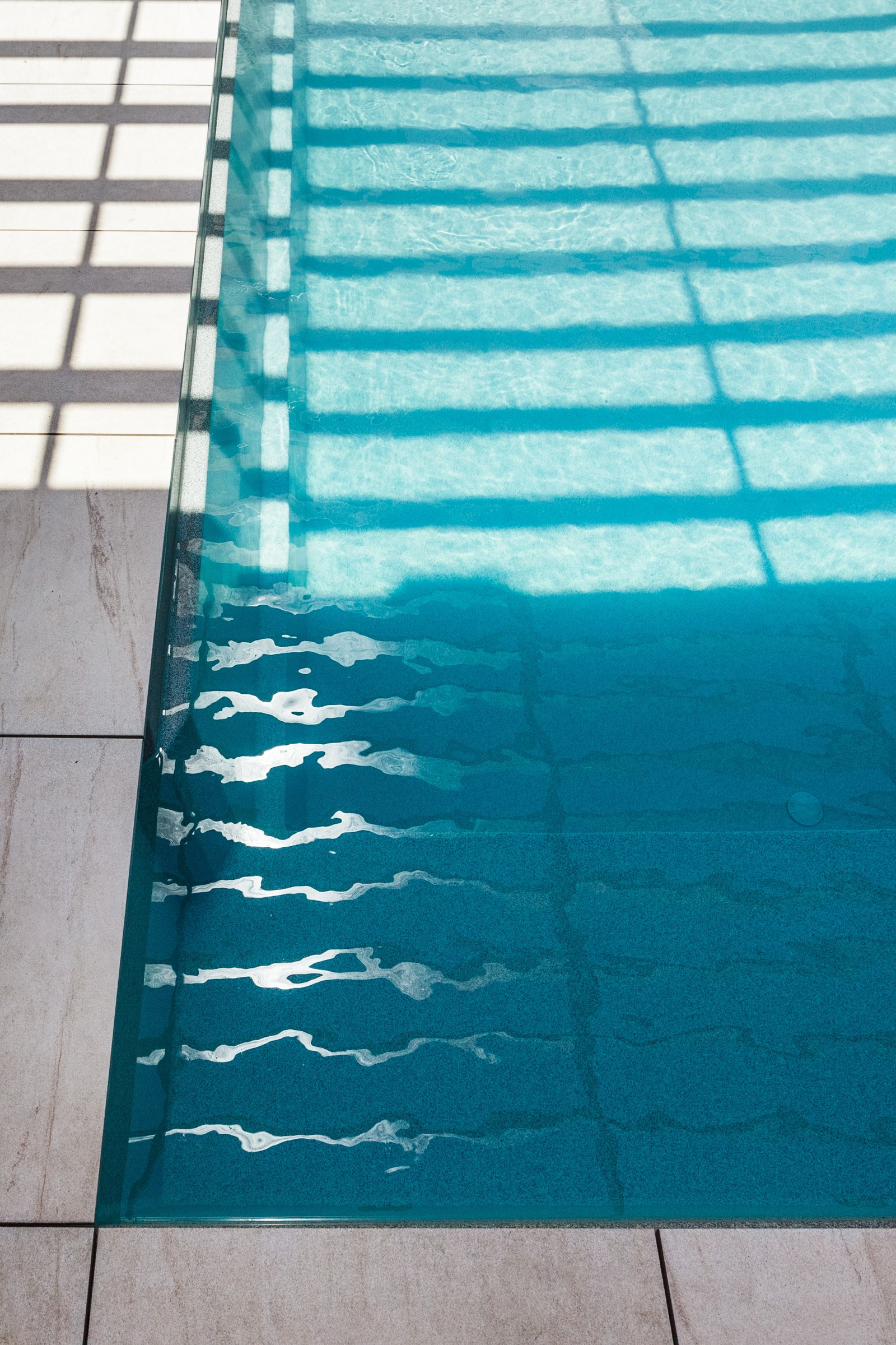 Частный дом.Территория бассейна.