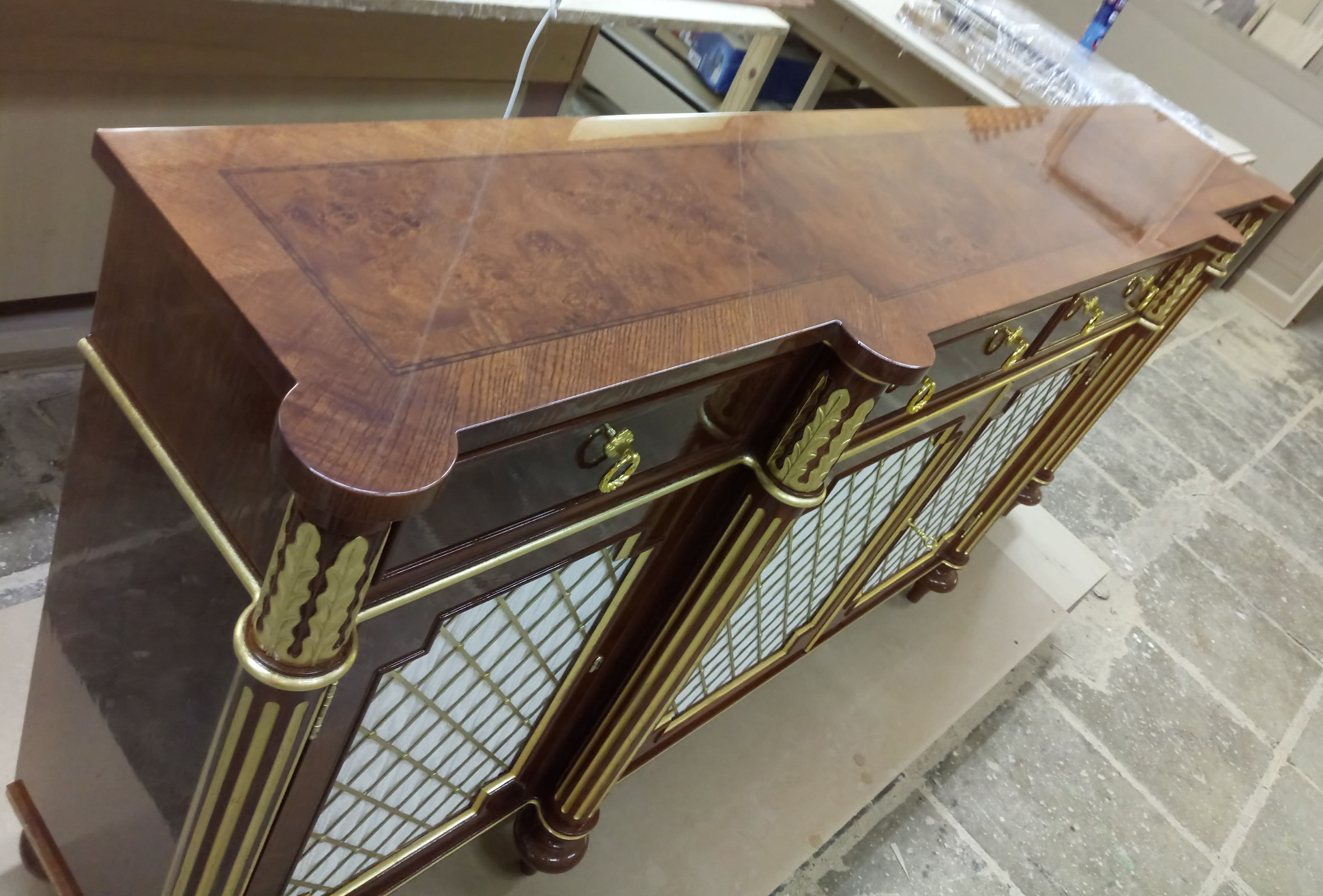 Шкафчик под книги