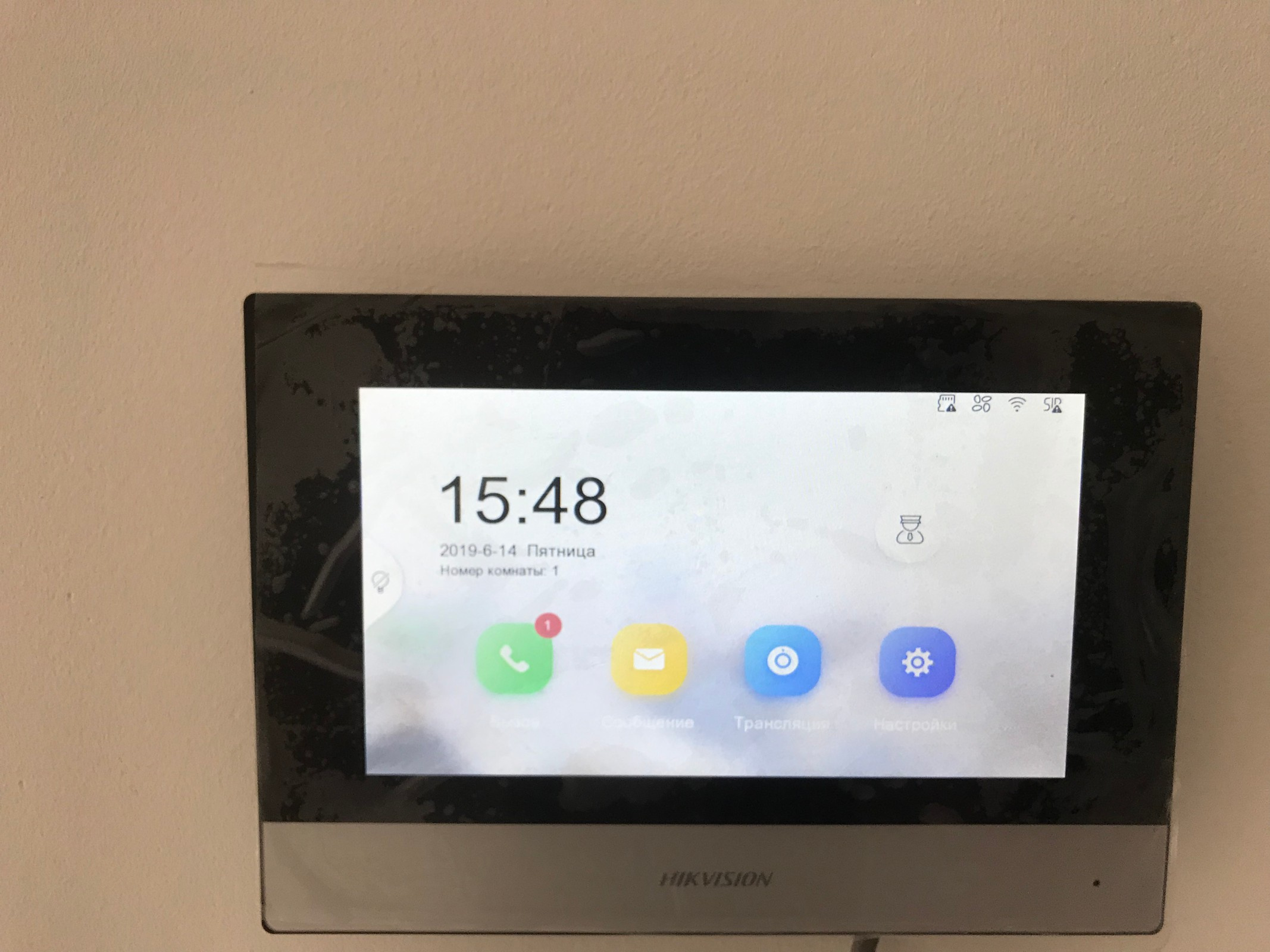 Установка IP домофона Hikvision в загородном доме