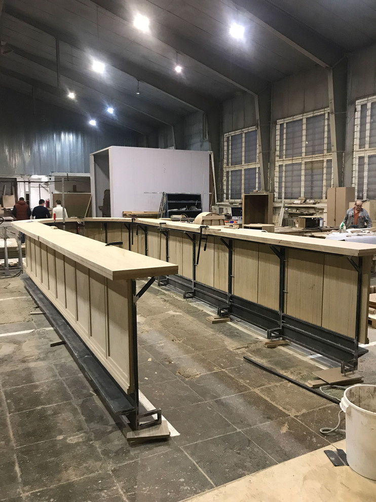 Бар Speak Easy с семиметровой барной стойкой