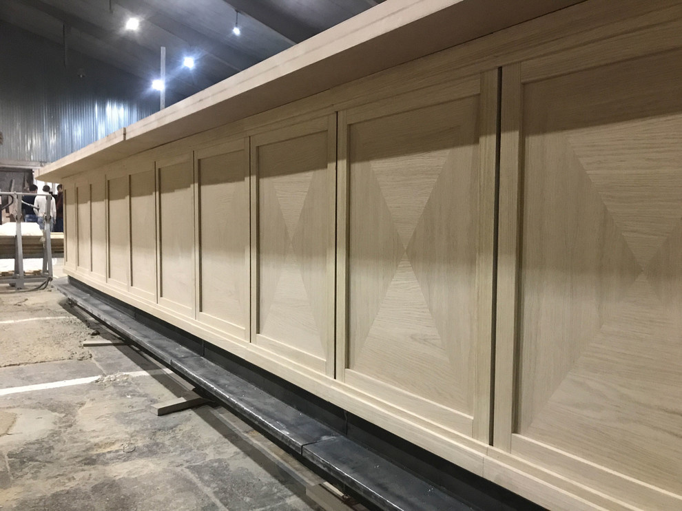 Бар Speak Easy с семиметровой барной стойкой