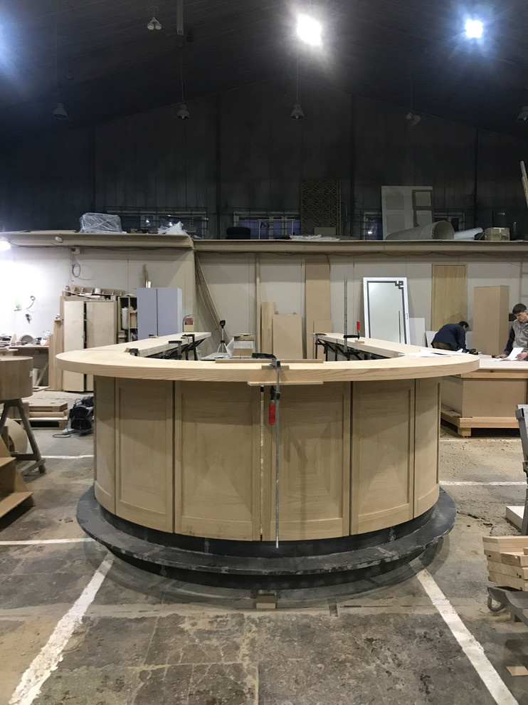 Бар Speak Easy с семиметровой барной стойкой