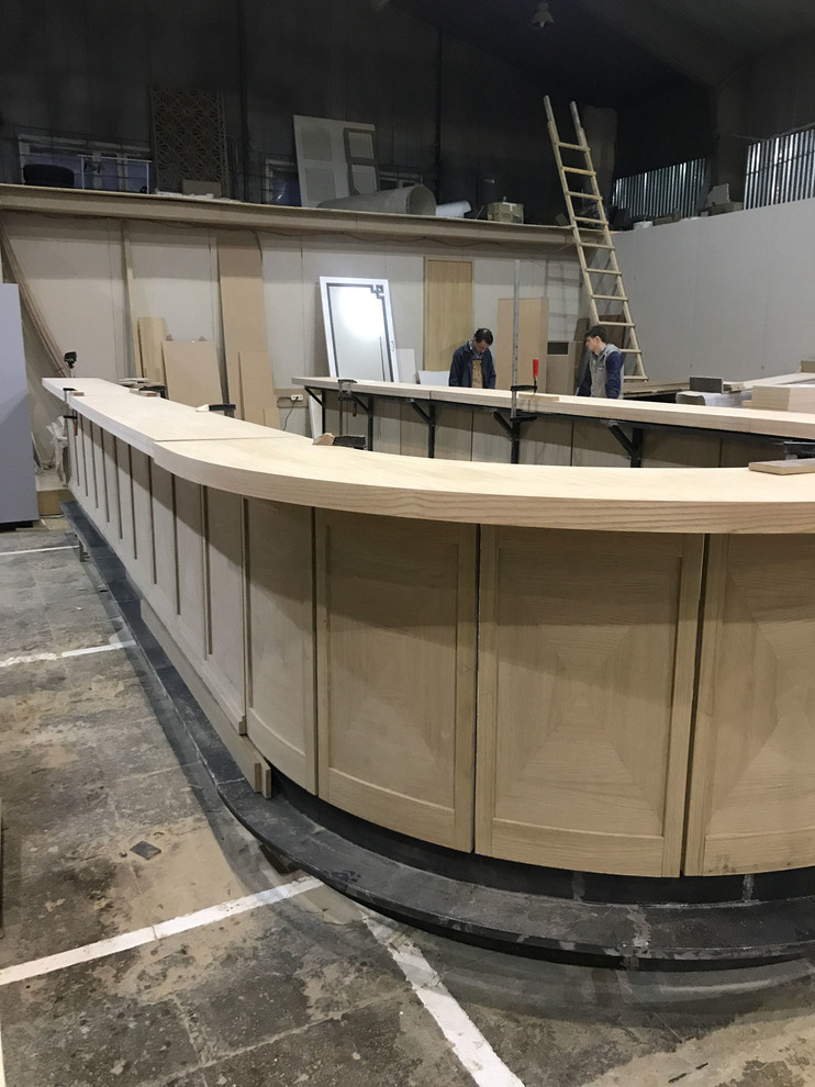 Бар Speak Easy с семиметровой барной стойкой