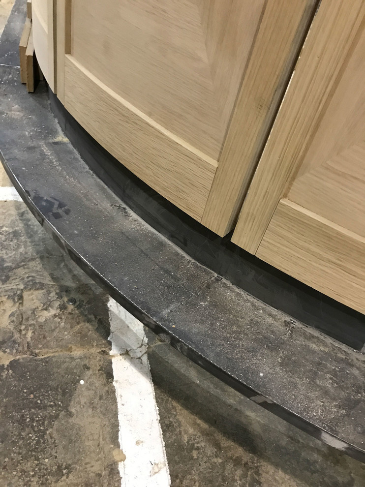 Бар Speak Easy с семиметровой барной стойкой